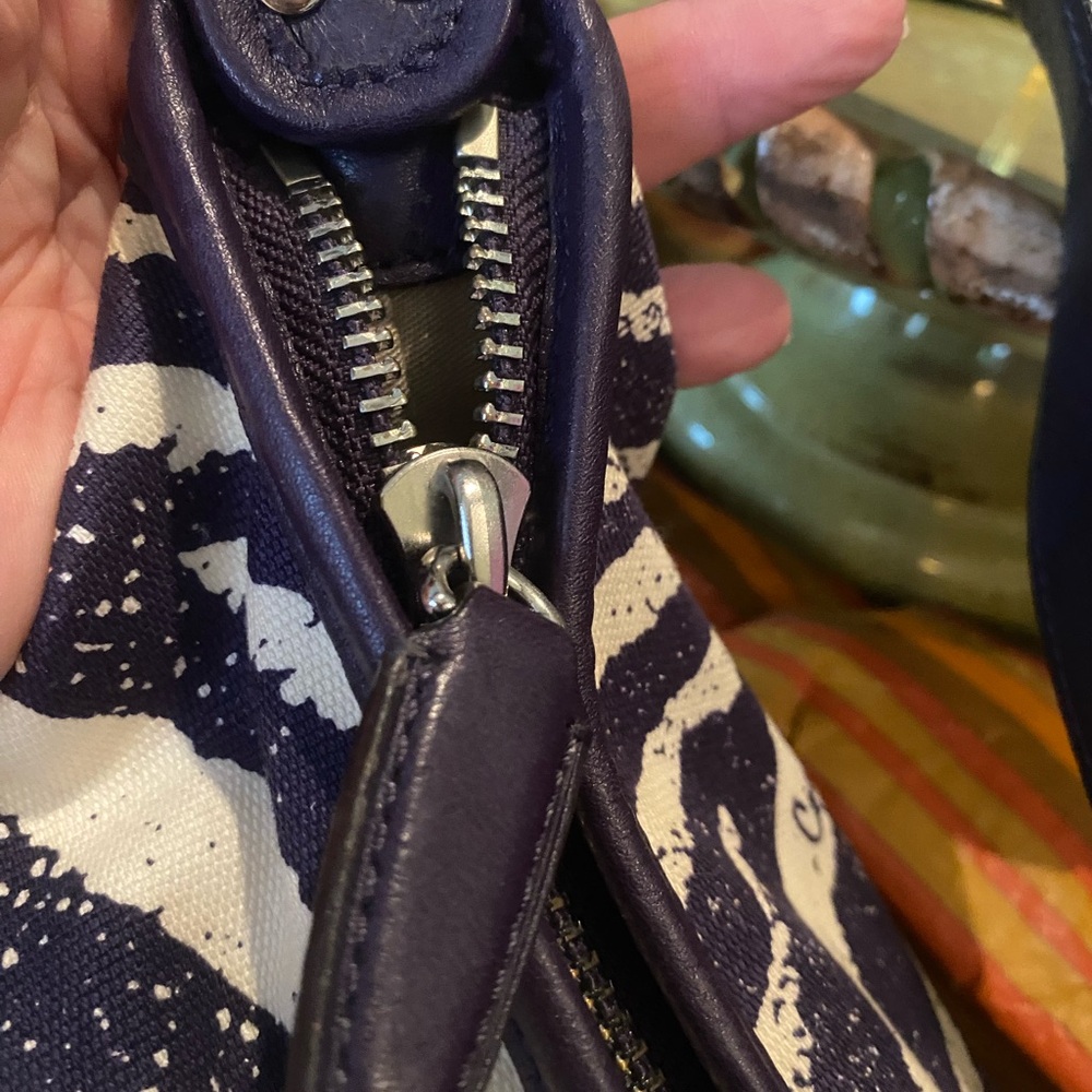 Coach Legacy Zebra Print Zip Duffle Bag 23410 Marine Purple White - Picture 12 of 14